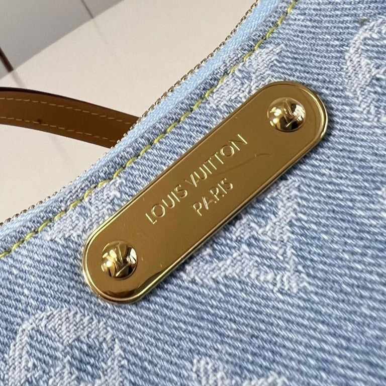 Liv Pochette